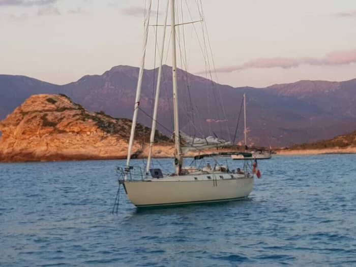 Enjoy a full day of sailing in Saint-Florent on a sailboat