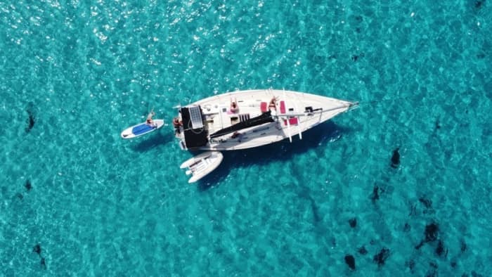 Enjoy a full day of sailing in Saint-Florent on a sailboat