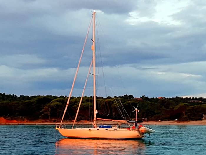 Enjoy a full day of sailing in Saint-Florent on a sailboat