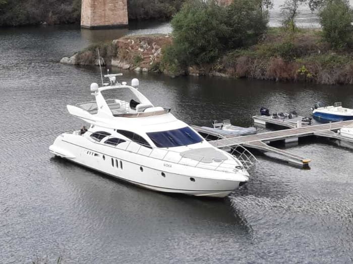 Douro con stile: crociera di 3 ore in yacht di lusso attraverso i ponti iconici di Porto