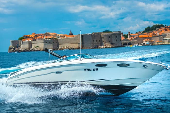 Rent a motorboat for 3h30 of fun