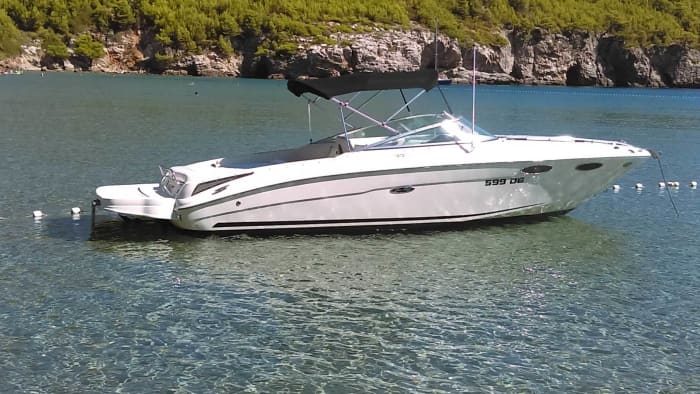 Rent a motorboat for 3h30 of fun