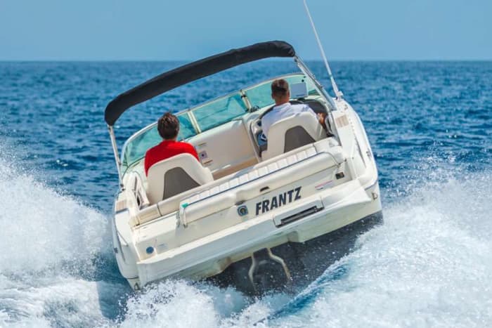 Rent a motorboat for 3h30 of fun