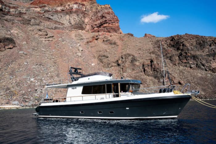 Capitaine Leo - Croisière privée en yacht au coucher du soleil autour de Santorin