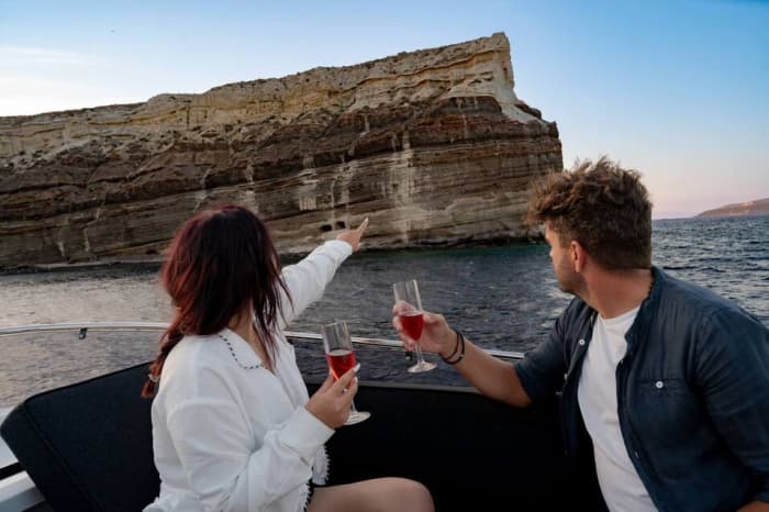 Capitaine Leo - Croisière privée en yacht autour de Santorin