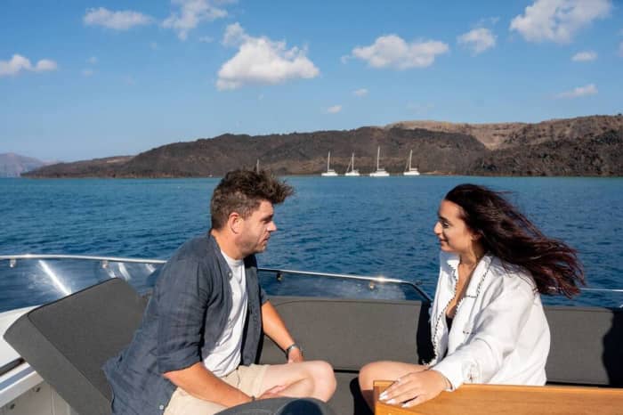Capitaine Leo - Croisière privée en yacht autour de Santorin