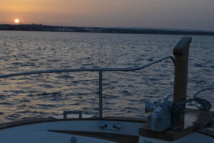 4 Stunden Zeit, um Marzamemi mit dem Motorboot zu erkunden