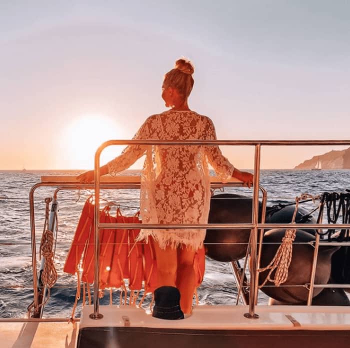 Croisière privée en catamaran au coucher du soleil avec barbecue, boissons et transferts