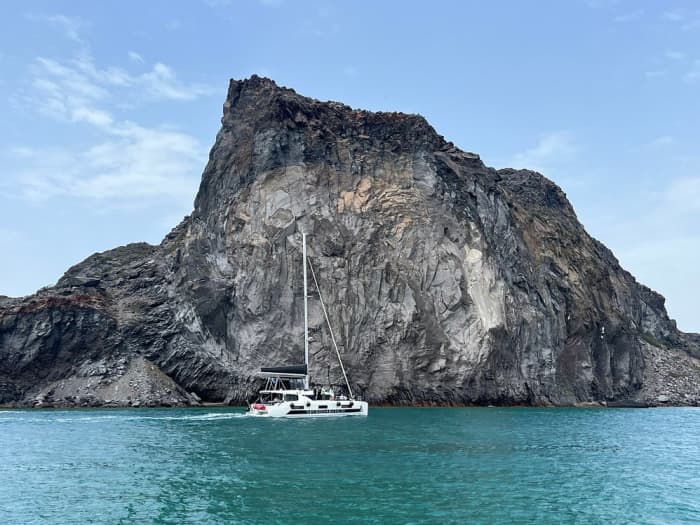 Croisière privée en catamaran au coucher du soleil avec barbecue, boissons et transferts inclus