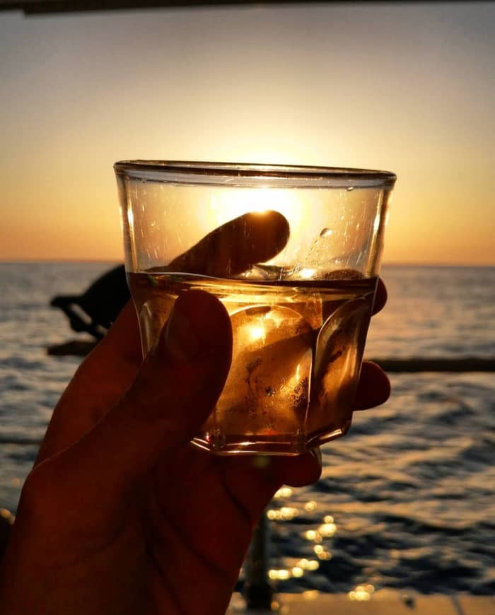 Croisière privée en catamaran en journée avec barbecue, boissons et transferts