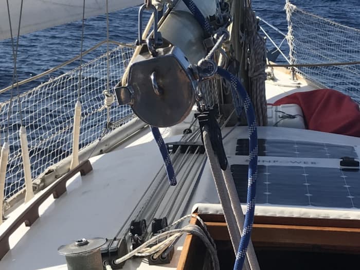 Passez 8 heures à naviguer autour de Brest en voilier.