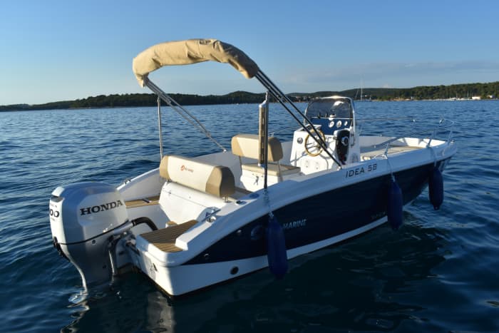 Scopri Rovigno: una giornata intera di sole a bordo di un motoscafo.