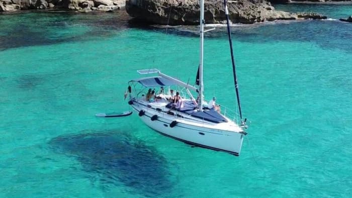 Palma Breeze: zeiltocht van 2-3 uur met drankjes, snacks, zwemmen in kristalhelder water, suppen, snorkelen, uitzicht op zee