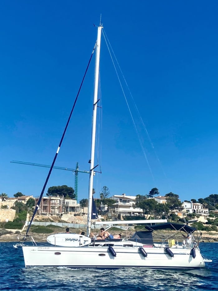 Palma Breeze: zeiltocht van 2-3 uur met drankjes, snacks, zwemmen in kristalhelder water, suppen, snorkelen, uitzicht op zee
