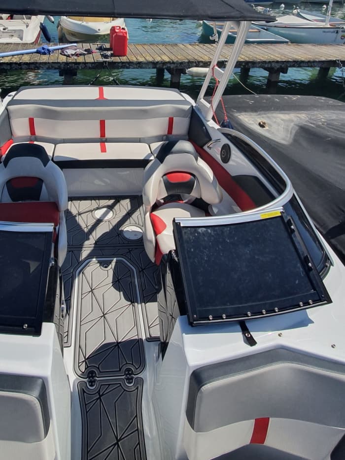 Begin uw vakantie met 4 uur plezier op een motorboot.