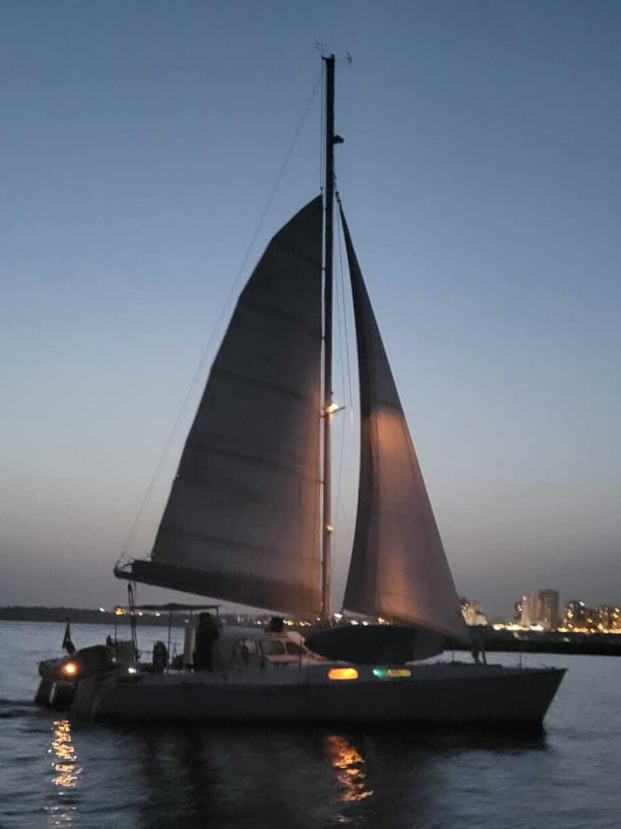4-Hour Algarve Catamaran Cruise from Ferragudo