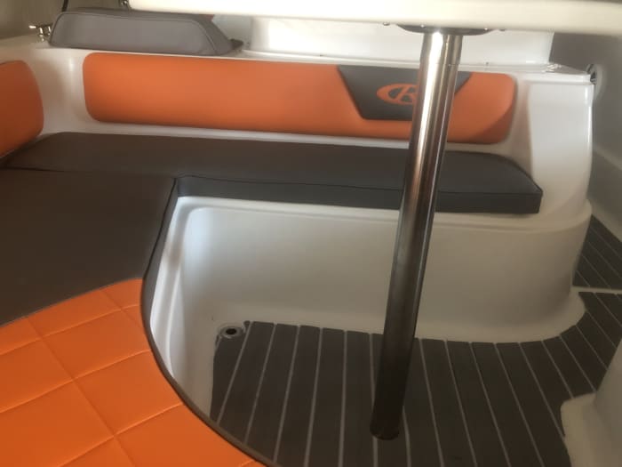 Verken de verborgen baaien van Zadar per motorboot.