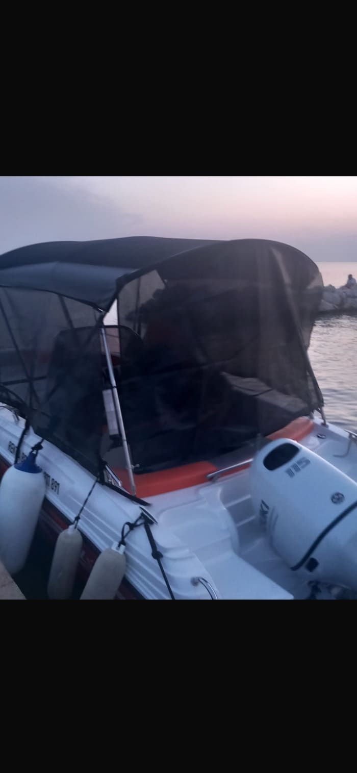 Verken de verborgen baaien van Zadar per motorboot.