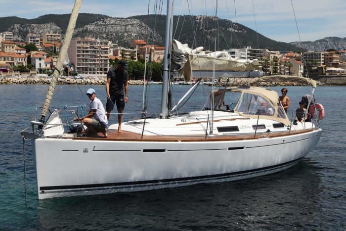 Experiência de um dia inteiro navegando em um veleiro em Toulon.