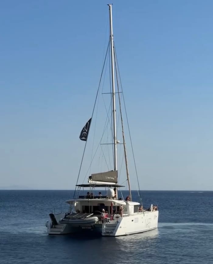 Jeune équipage • Ambiance luxueuse • Privatisation exclusive • Croisière d'une journée en catamaran Lagoon 450
