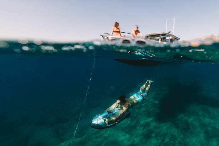 Une journée autour d'Athènes : Profitez de 9 heures de découverte en bateau à moteur