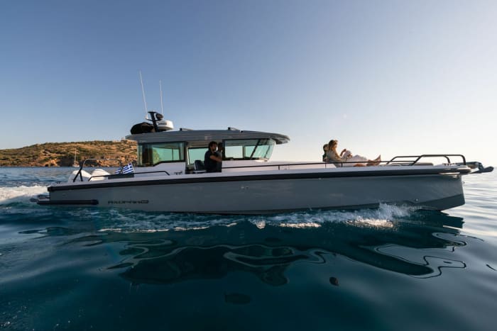 Une journée autour d'Athènes : Profitez de 9 heures de découverte en bateau à moteur