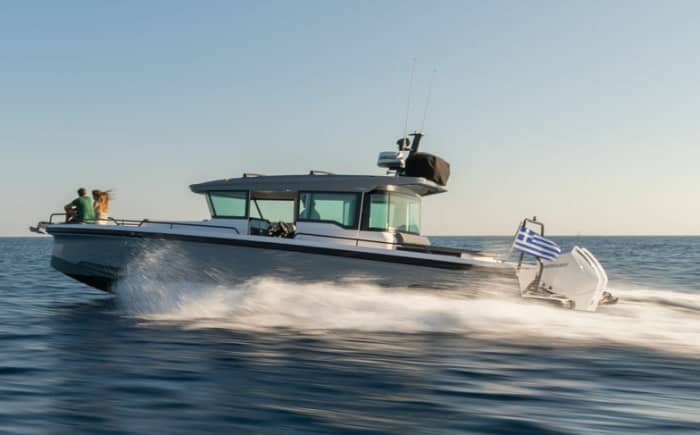 Une journée autour d'Athènes : Profitez de 9 heures de découverte en bateau à moteur