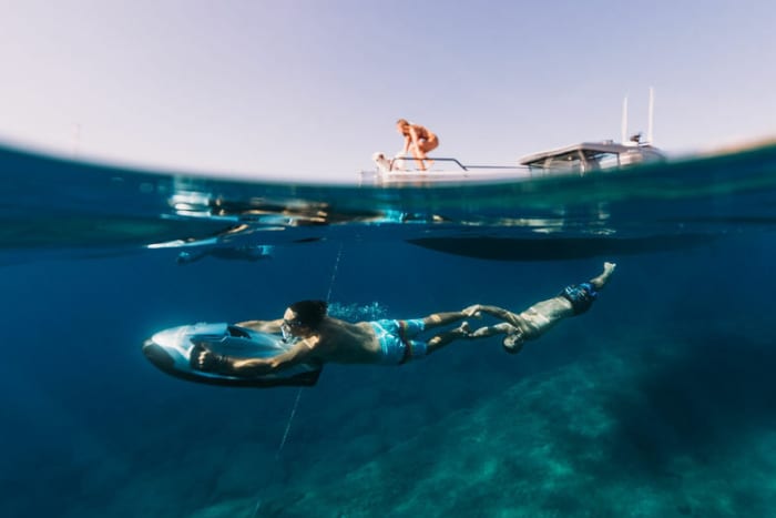 Une journée autour d'Athènes : Profitez de 9 heures de découverte en bateau à moteur