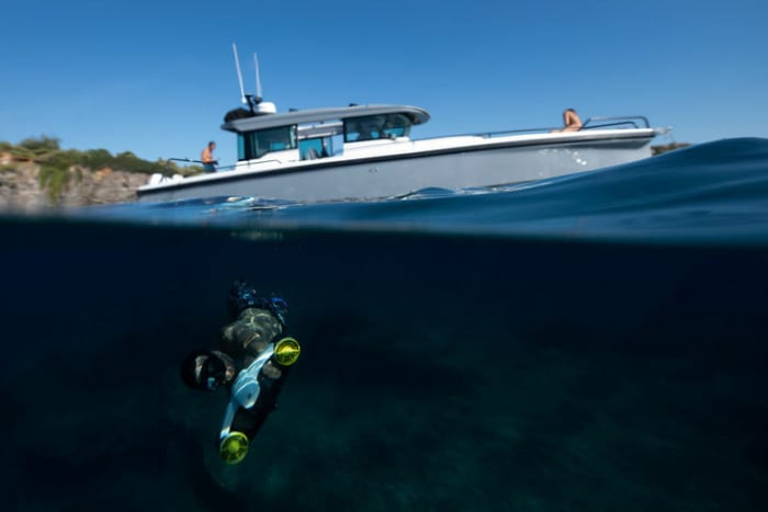 Une journée autour d'Athènes : Profitez de 9 heures de découverte en bateau à moteur