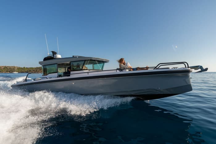 Une journée autour d'Athènes : Profitez de 9 heures de découverte en bateau à moteur