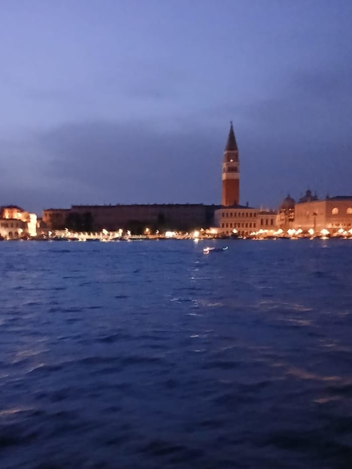 Discover the magical sunset of Venice