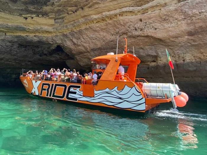 2,5 heures d'ensoleillement autour d'Albufeira en bateau à moteur.