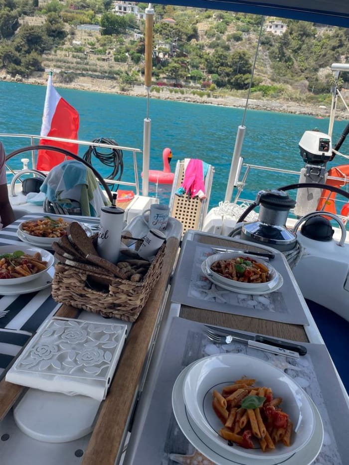 Het ritme van Castellammare di Stabia: Onvergetelijke momenten op een zeilboot
