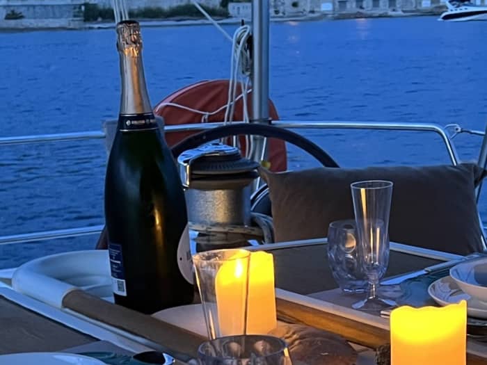 Het ritme van Castellammare di Stabia: Onvergetelijke momenten op een zeilboot