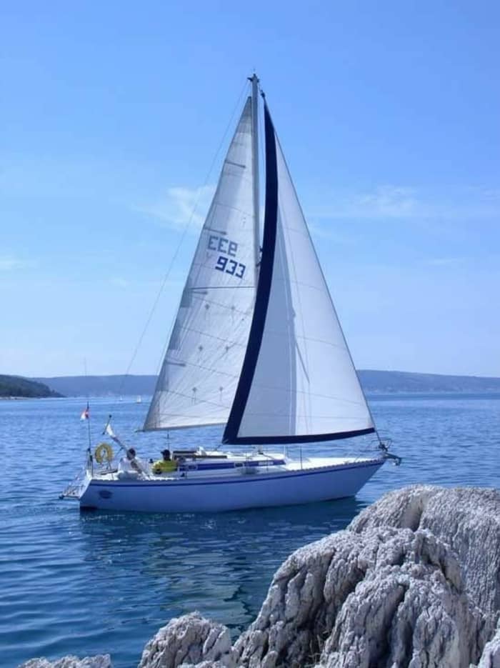 Discover Vrboska on a full-day sailing trip