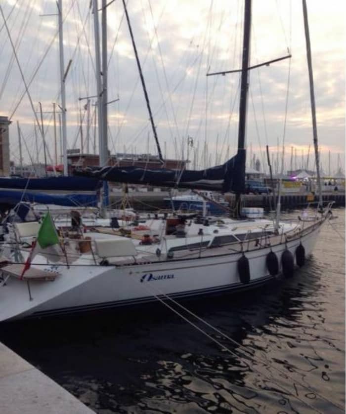 Genießen Sie einen ganzen Tag Segeln in Marina Hannibal auf einem Segelboot