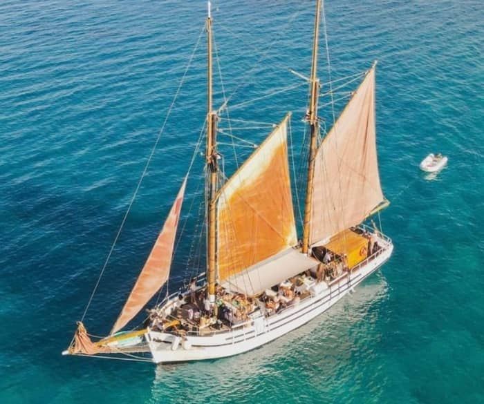 8 ore di sole e acque turchesi intorno a Ibiza