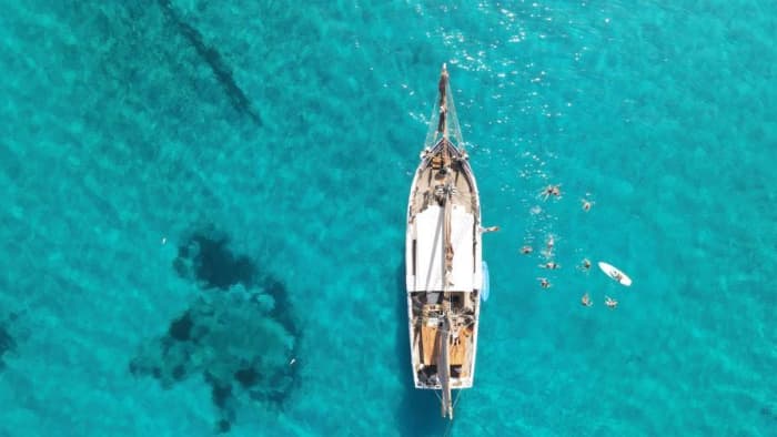 8 ore di sole e acque turchesi intorno a Ibiza