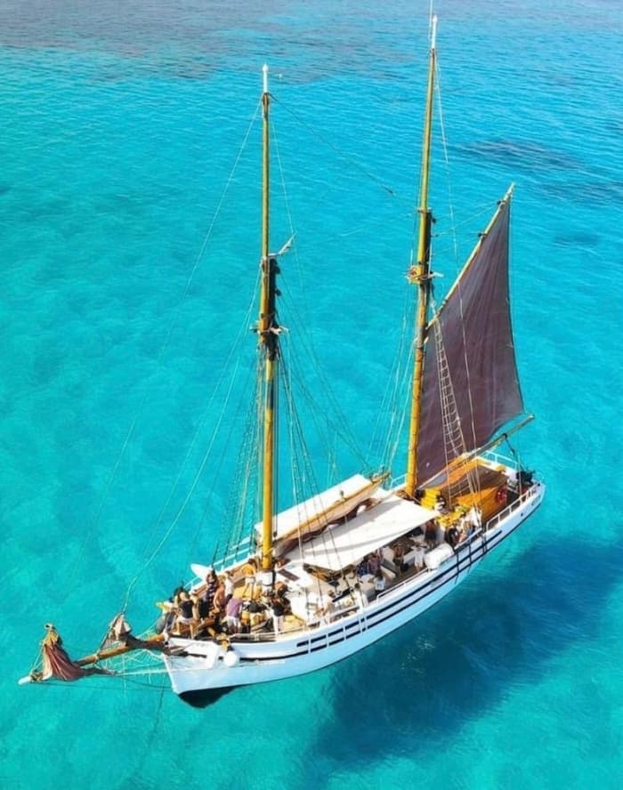 8 ore di sole e acque turchesi intorno a Ibiza
