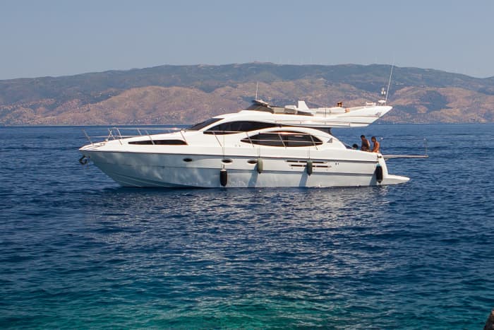 Évasion d'Athènes : une excursion privée d'une journée en bateau à moteur vers les îles Saroniques
