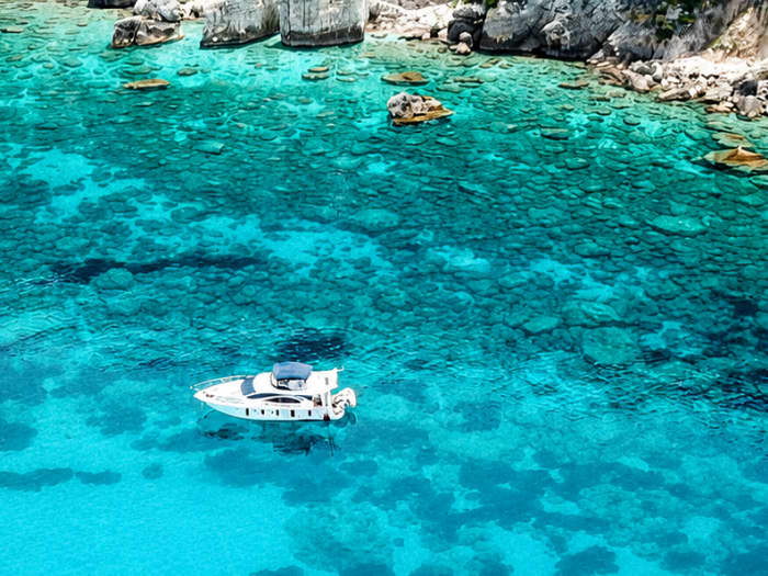 Évasion d'Athènes : une excursion privée d'une journée en bateau à moteur vers les îles Saroniques