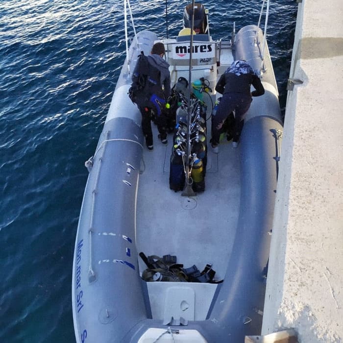 Privat båttur runt Polignano a Mare på motorbåt
