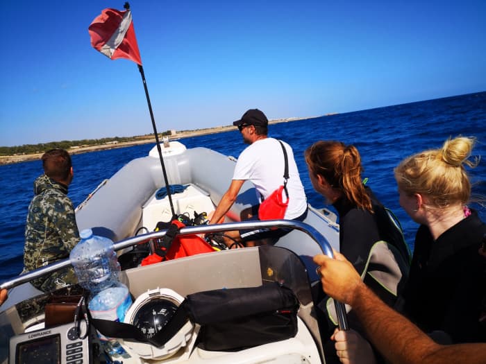 Privat båttur runt Polignano a Mare på motorbåt