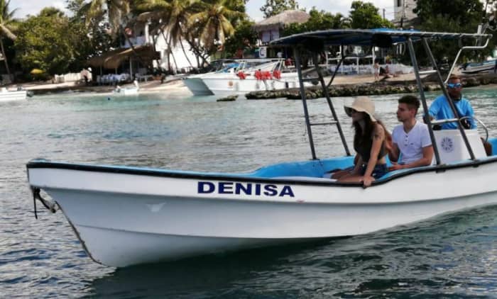 Erkunden Sie Bayahibe mit dem Boot: Ein ganzer Tag auf dem Wasser an Bord eines Motorboots