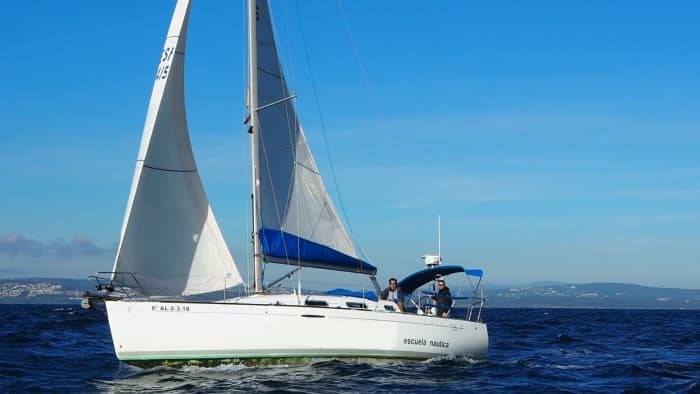 Excursion privée en voilier de 11 heures à Sotogrande