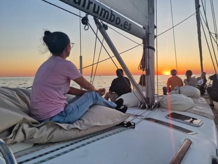 PASSEIO DE VELA AO PÔR DO SOL