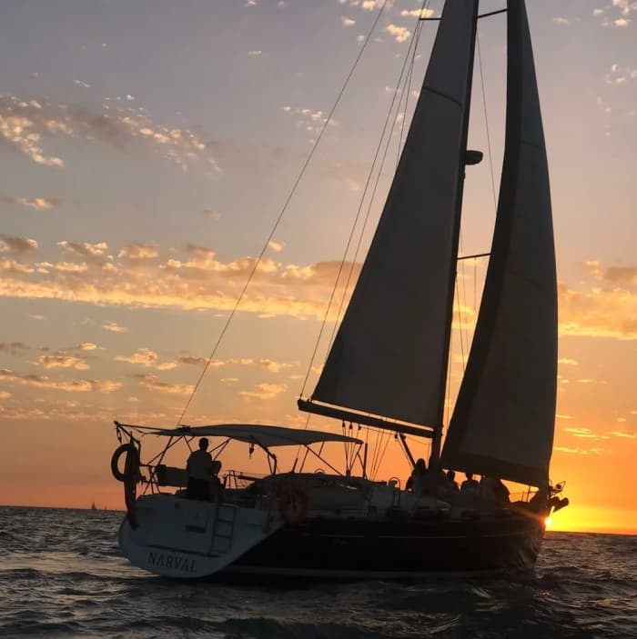 PASSEIO DE VELA AO PÔR DO SOL
