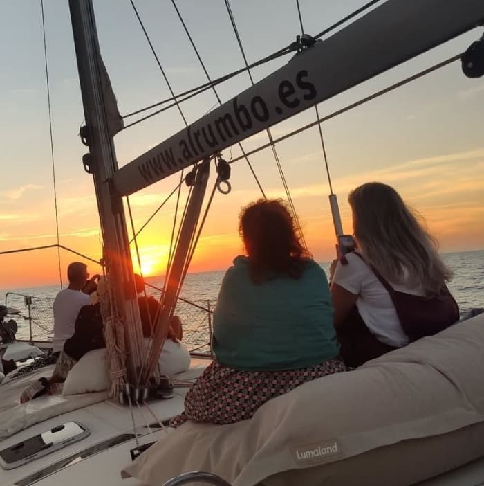 PASSEIO DE VELA AO PÔR DO SOL