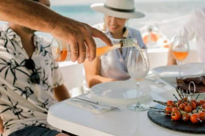 Wykorzystaj każdą chwilę: cały dzień spędzony w słońcu na katamaranie wokół Cancún