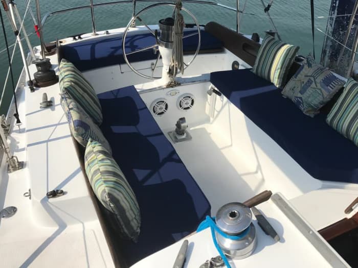 Zet koers naar plezier: een hele dag authentiek zeilen in Puerto Vallarta op een zeilboot.